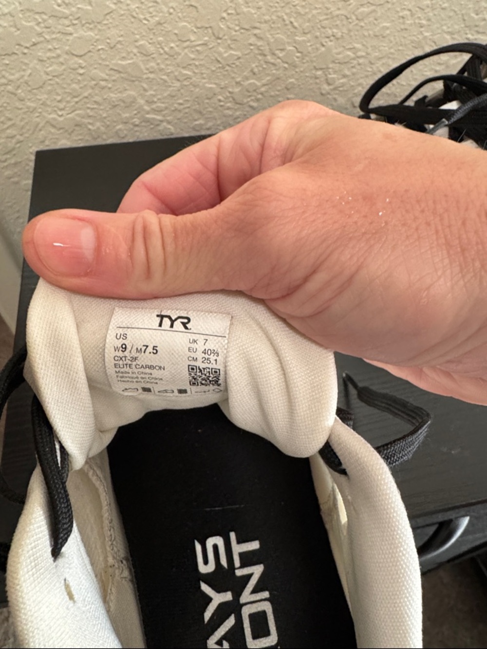 TYR CXT-2 Elite carbon. Wonen’s 9/ Men’s 7.5. White/Gum - Picture 2 of 8